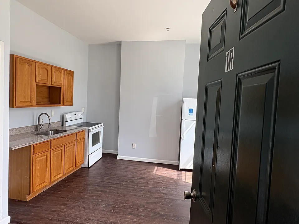 384 Washington St #1R