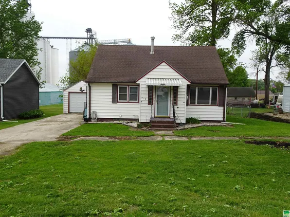 514 5th St, Ashton, IA 51232
