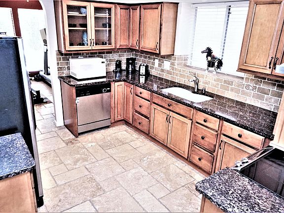 4th image of 4221 E Tanglewood Dr