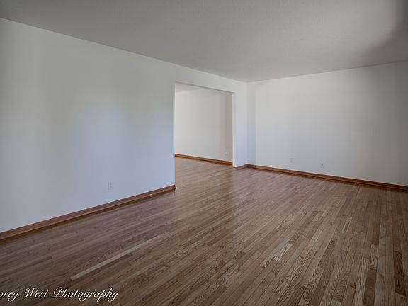 5th image of 409 Hickory Dr
