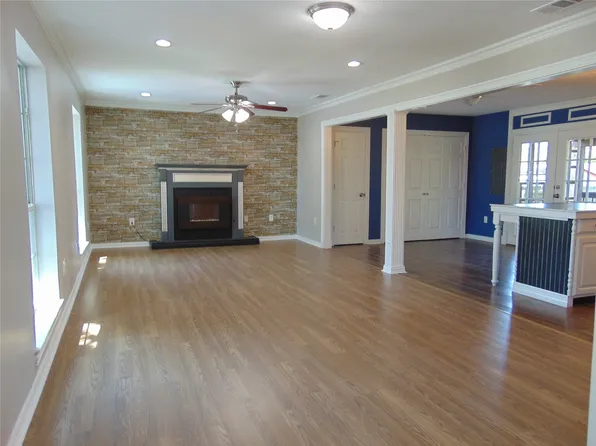 1809 Crestridge Dr, Mesquite, TX 75149