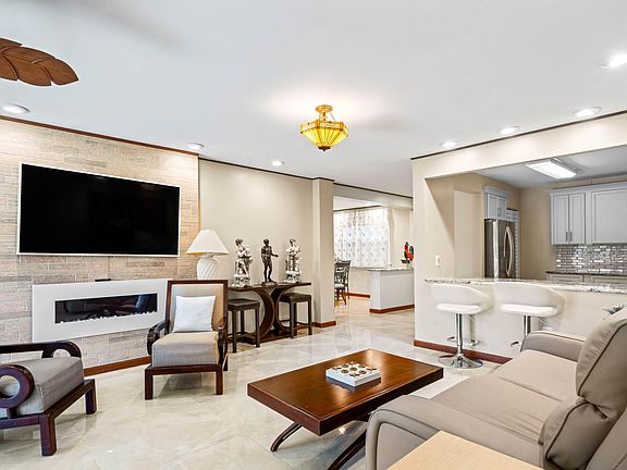 4th image of 2601 S Roosevelt Blvd APT 103C