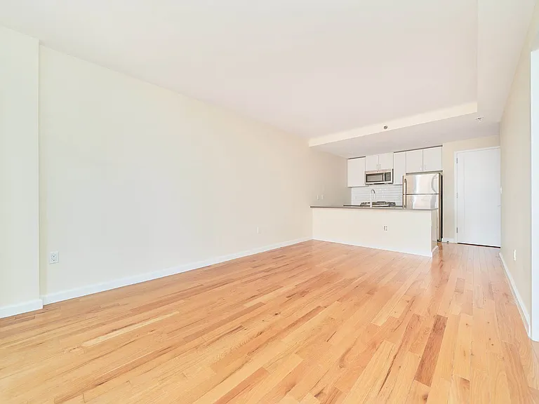 2211 3rd Ave #3B — Photo 4