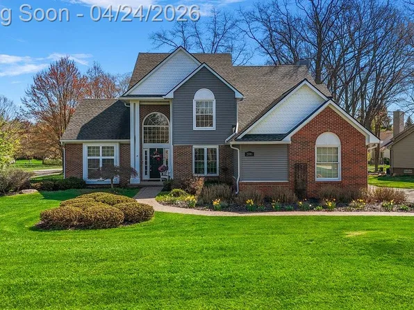 2895 Water Oaks Dr, West Bloomfield, MI 48324