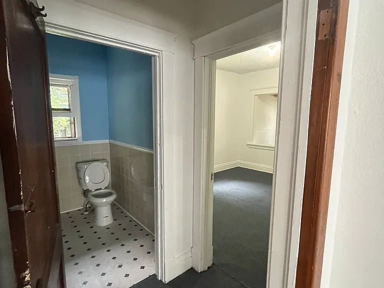 4404 Genessee St #HOUSE — Photo 6
