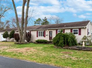 18 Hollywood Dr, Brick, NJ 08723