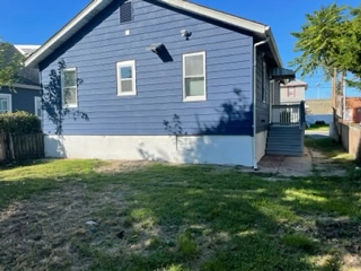 Building Photo - 16 Fisher Ave