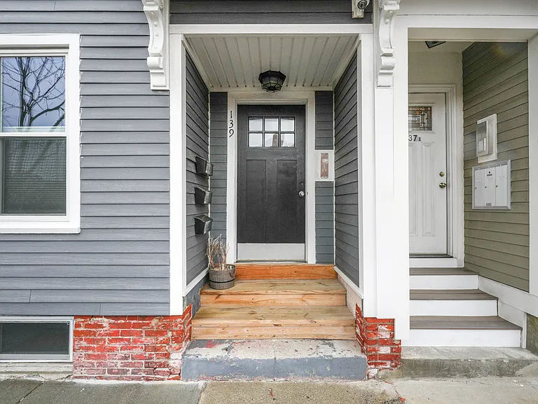 139 Paris St — Photo 11