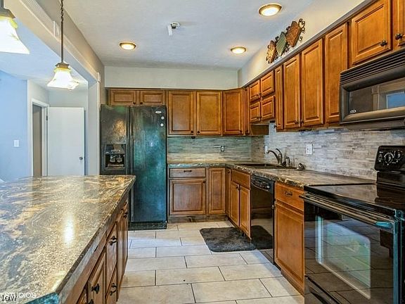 5th image of 7599 Creekwood Dr #22D