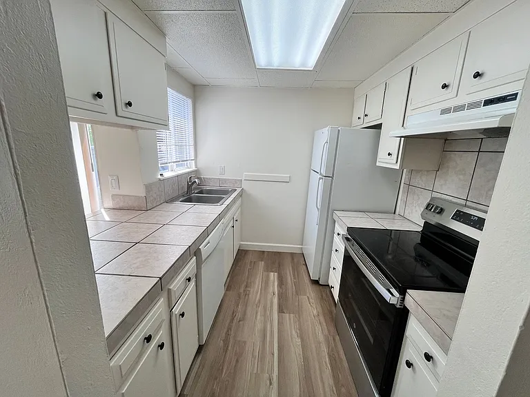 2035 Mount Olive Dr — Photo 1