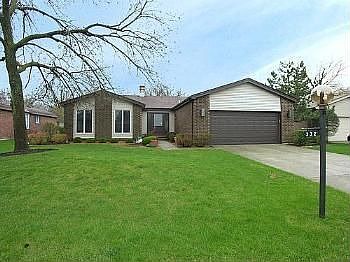 1st image of 332 Basswood Dr