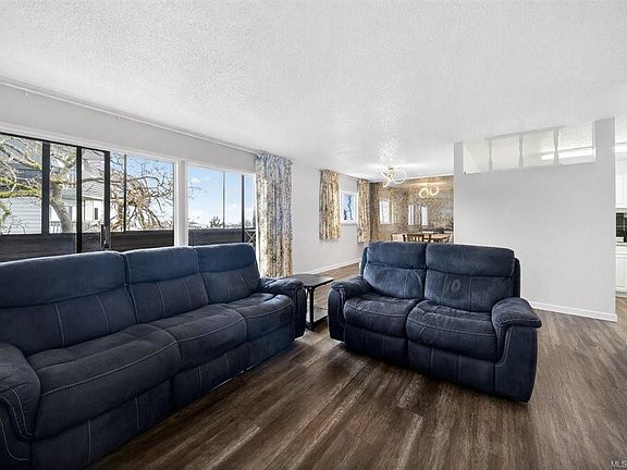 2nd image of 1000 Esquimalt Rd #302
