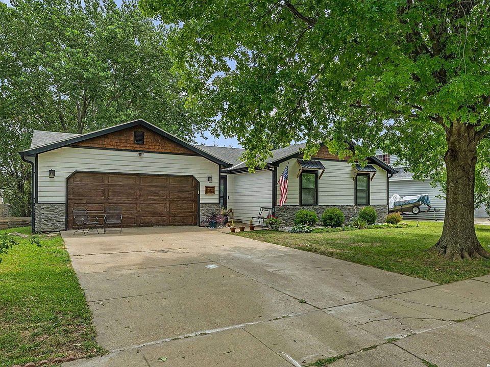 1st image of 200 Sharon Dr