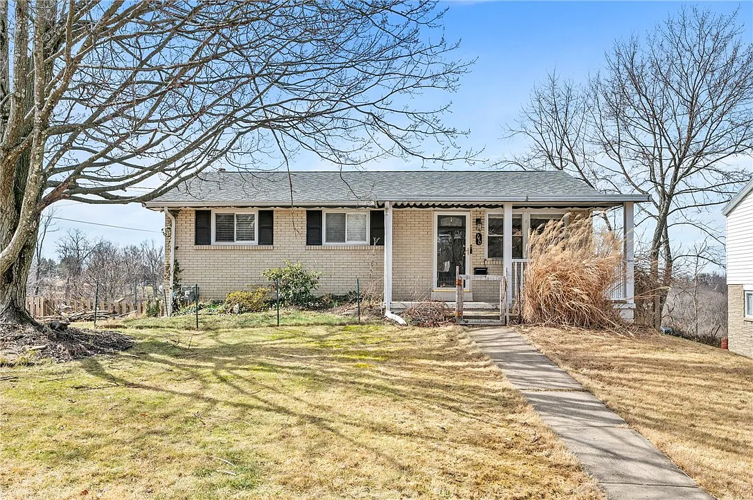 740 Elm Dr photo 1