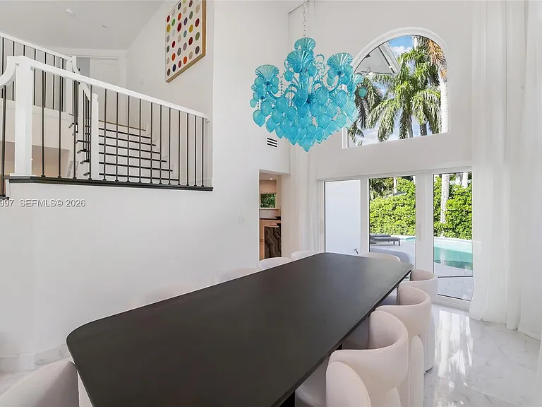 1316 N Venetian Way — Photo 3