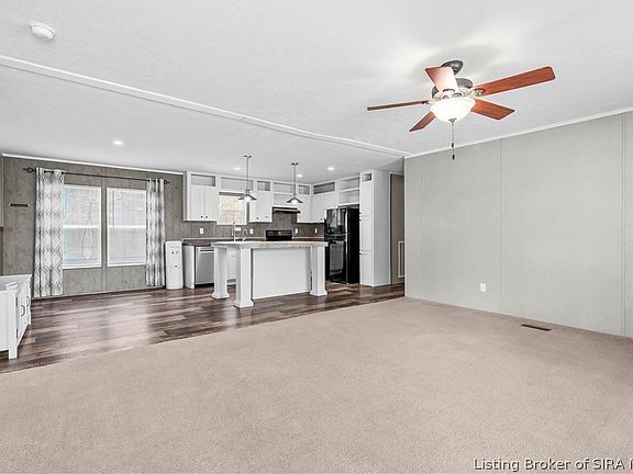 3rd image of 10109 S Maplewood Court