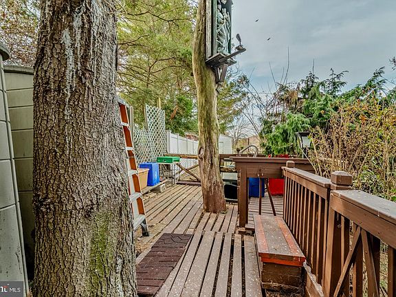 4th image of 11247 Jeanes Pl