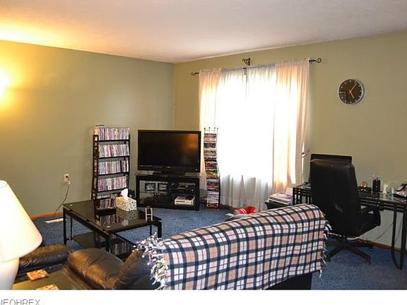 3rd image of 1580 Hazel Ave