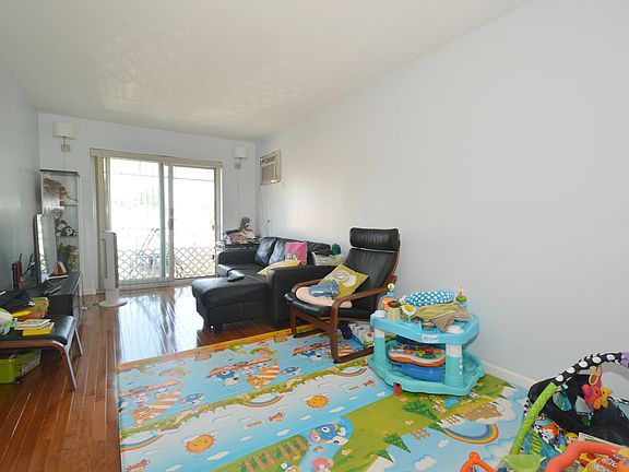 4th image of 4363 161st St