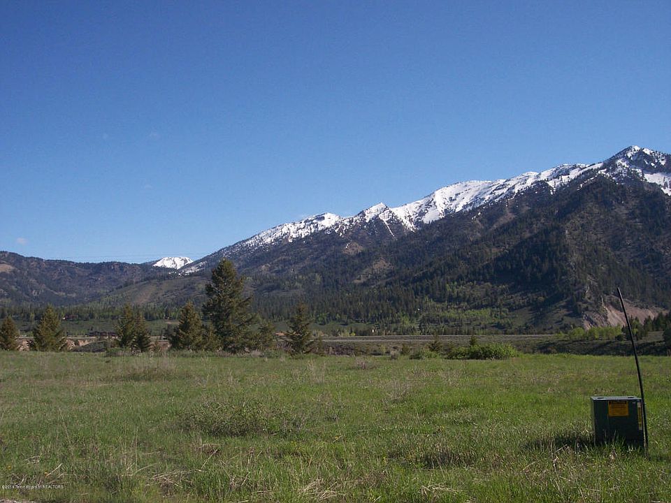 1st image of 19 Wooden Spur Dr