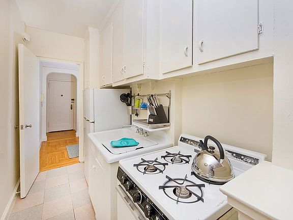 2nd image of 205 W 15th St APT 3E