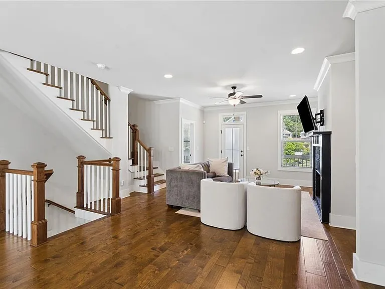 2424 Misty Hollow Pl — Photo 8