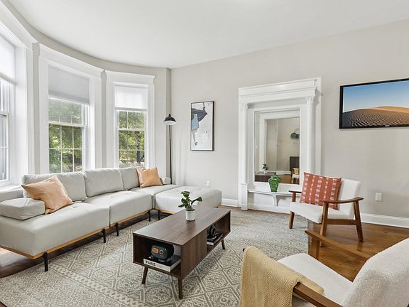 5th image of 259 Woodlawn Ave