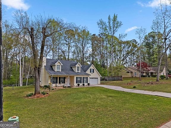 3rd image of 135 Creekview Dr