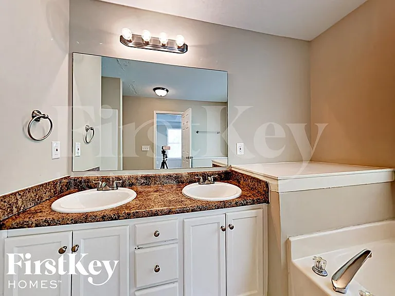 376 Tuscany Trce — Photo 9
