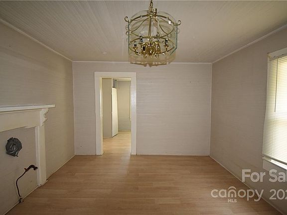 4th image of 608 Robbins Ave NW