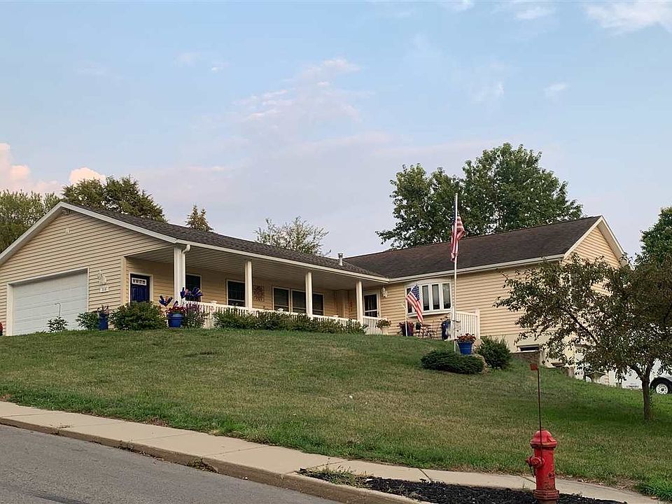 210 Hill St, East Dubuque, IL 61025 Zillow