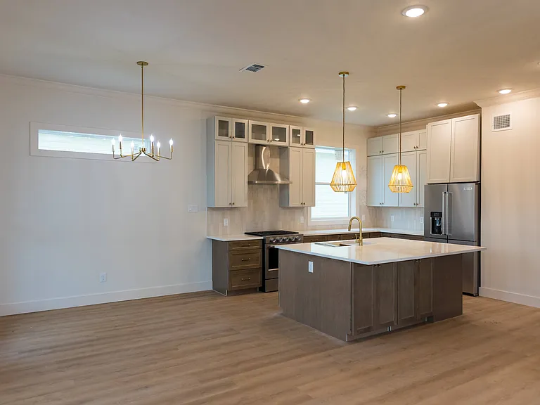 Kitchen / Dining