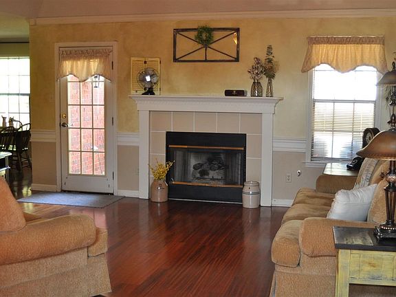 3rd image of 3572 Brandon Ln