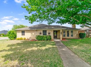 2820 Clearmeadow Dr, Bedford, TX 76021