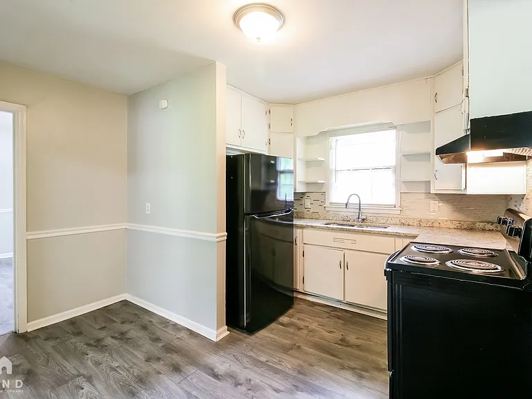 6220 Leslie Dr — Photo 6