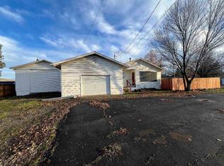 701 N 9th St, Montague, CA 96064