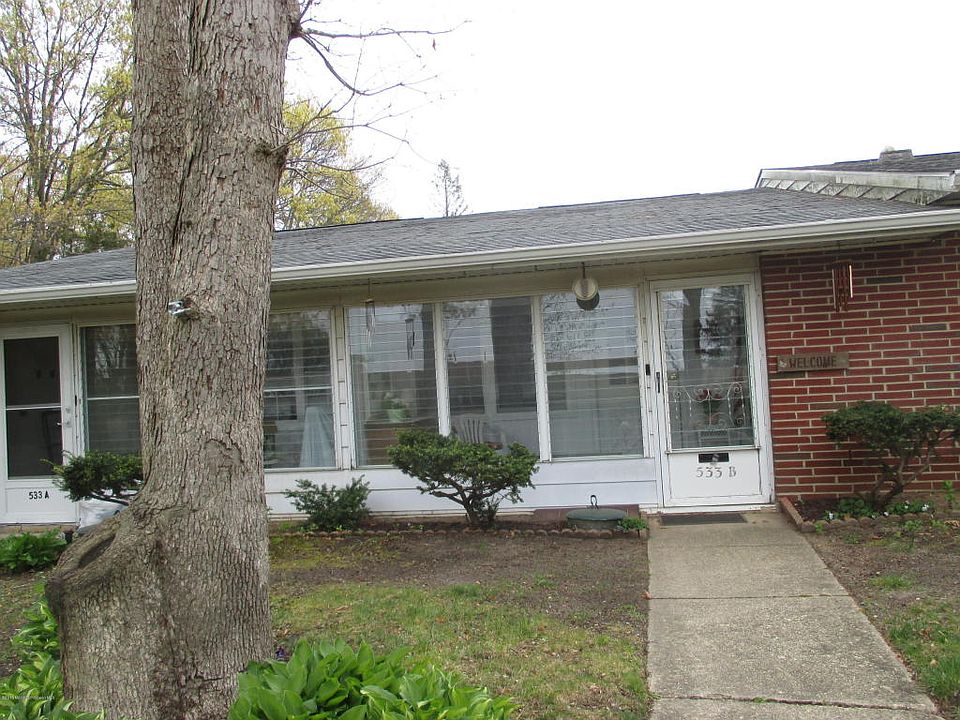 1st image of 533B Dartmoor Ct #533B