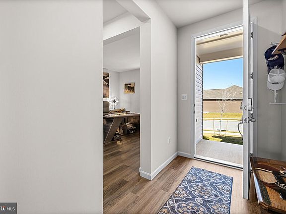 4th image of 10 Black Oak Ct