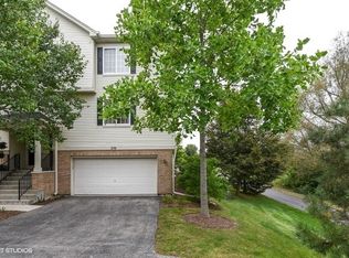 250 Evergreen Cir #250, Gilberts, IL 60136