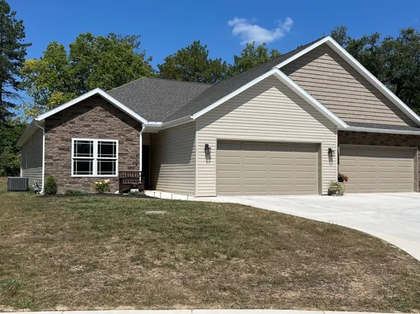 104 Chestnut Ln, Bluffton, OH 45817