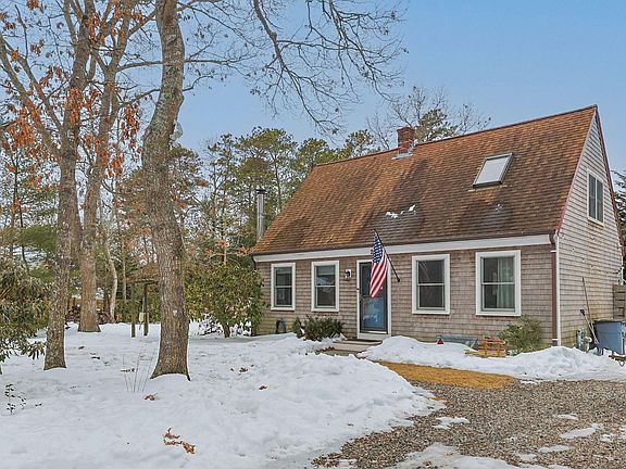 2nd image of 25 Rainbow Lane