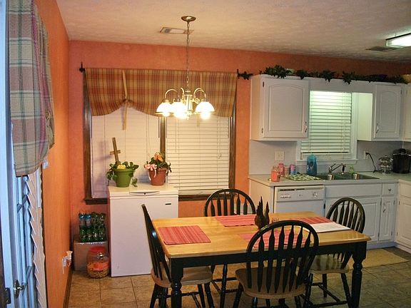 4th image of 209 Lee Road 2051