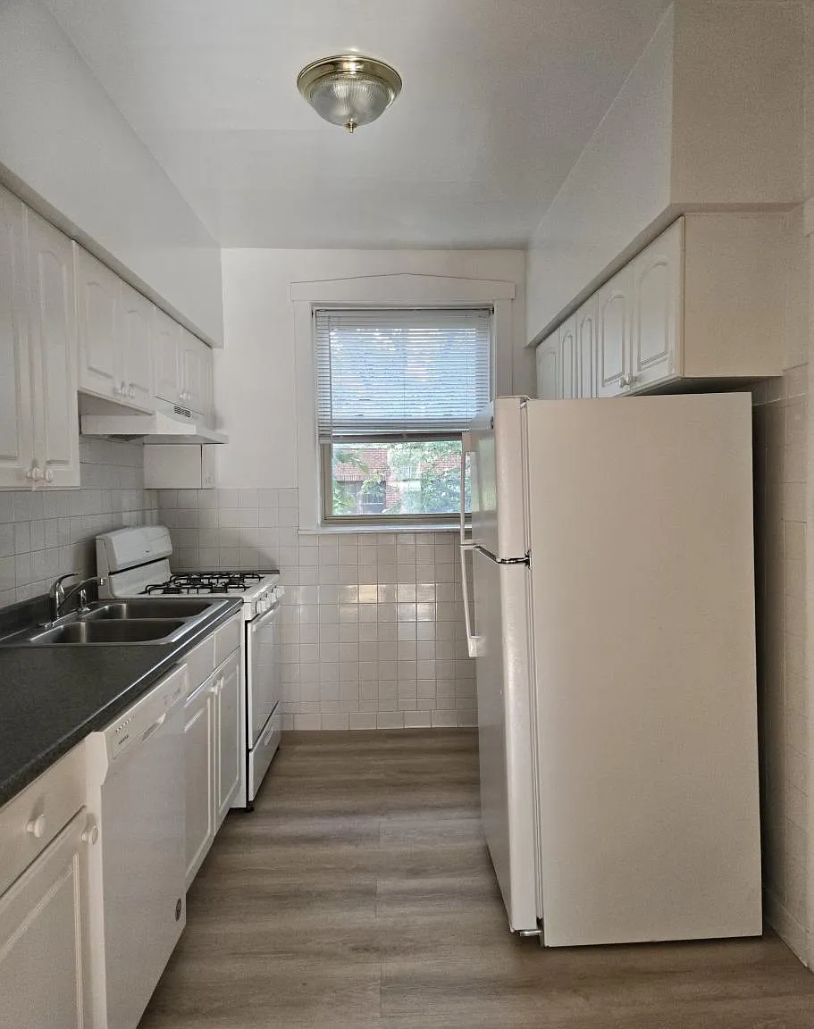 828 Reba Place #2S — Photo 3