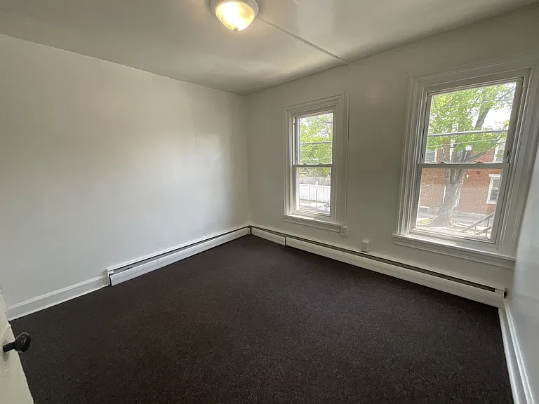 203 W North St — Photo 2