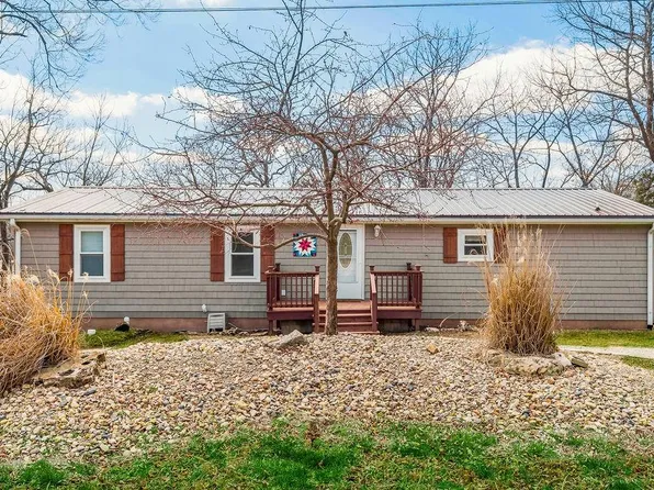 269 W Sugar Lake Dr, Mound City, KS 66056