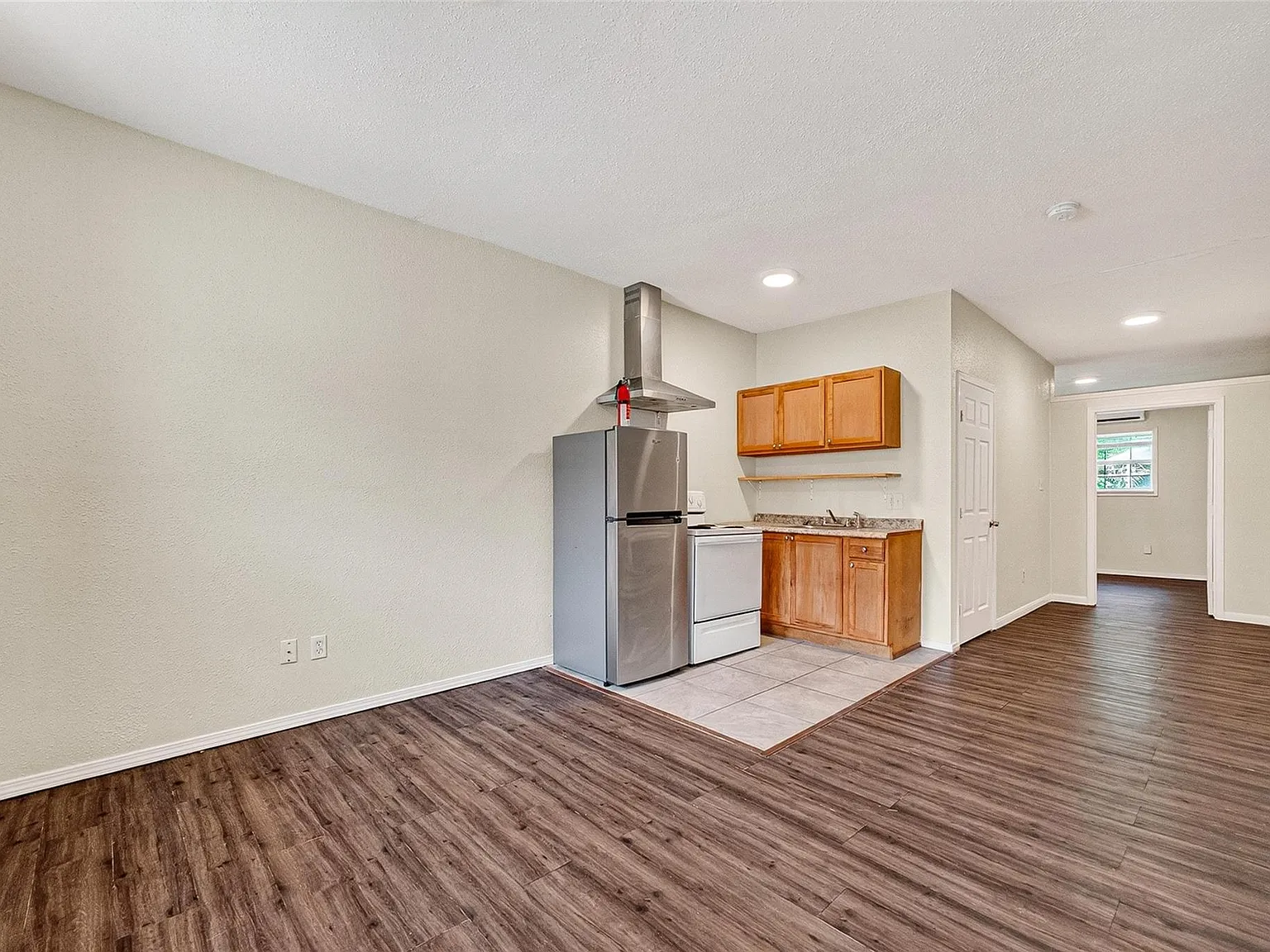 1 bed, 1.0 bath, 1000 sqft, $900 — Photo 3