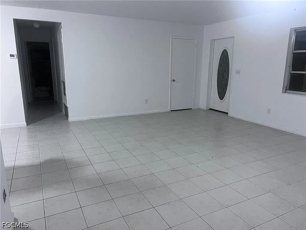 2 bed, 1.0 bath, 1900 sqft, $1,500 — Photo 4