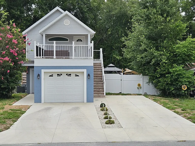 714 N Warfield Ave — Photo 1