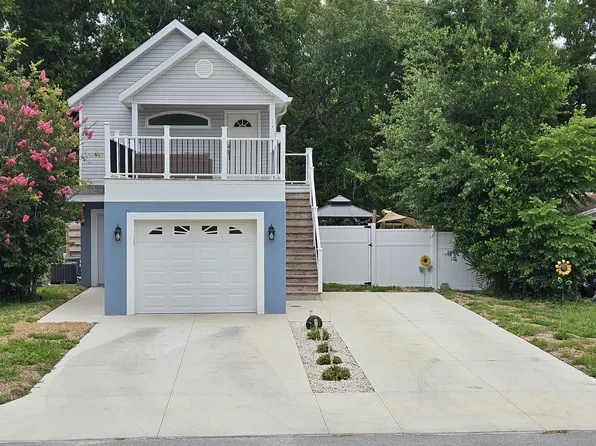 714 N Warfield Ave, Wildwood, FL 34785