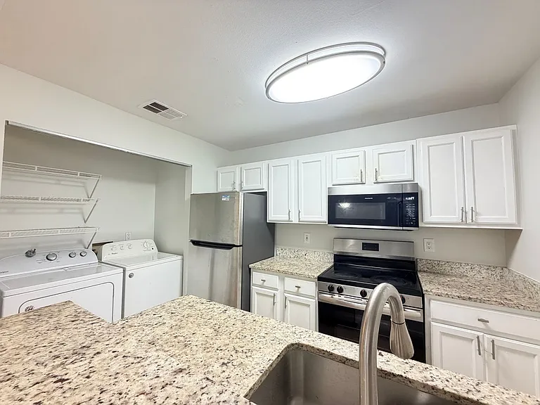 Glenbrooke Apartments — Photo 25